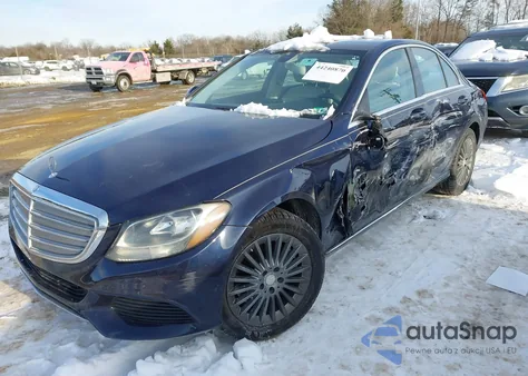 2015 Mercedes-Benz C 300 Luxury 4Matic z USA, uszkodzony, nr VIN 55SWF4KB7FU084972